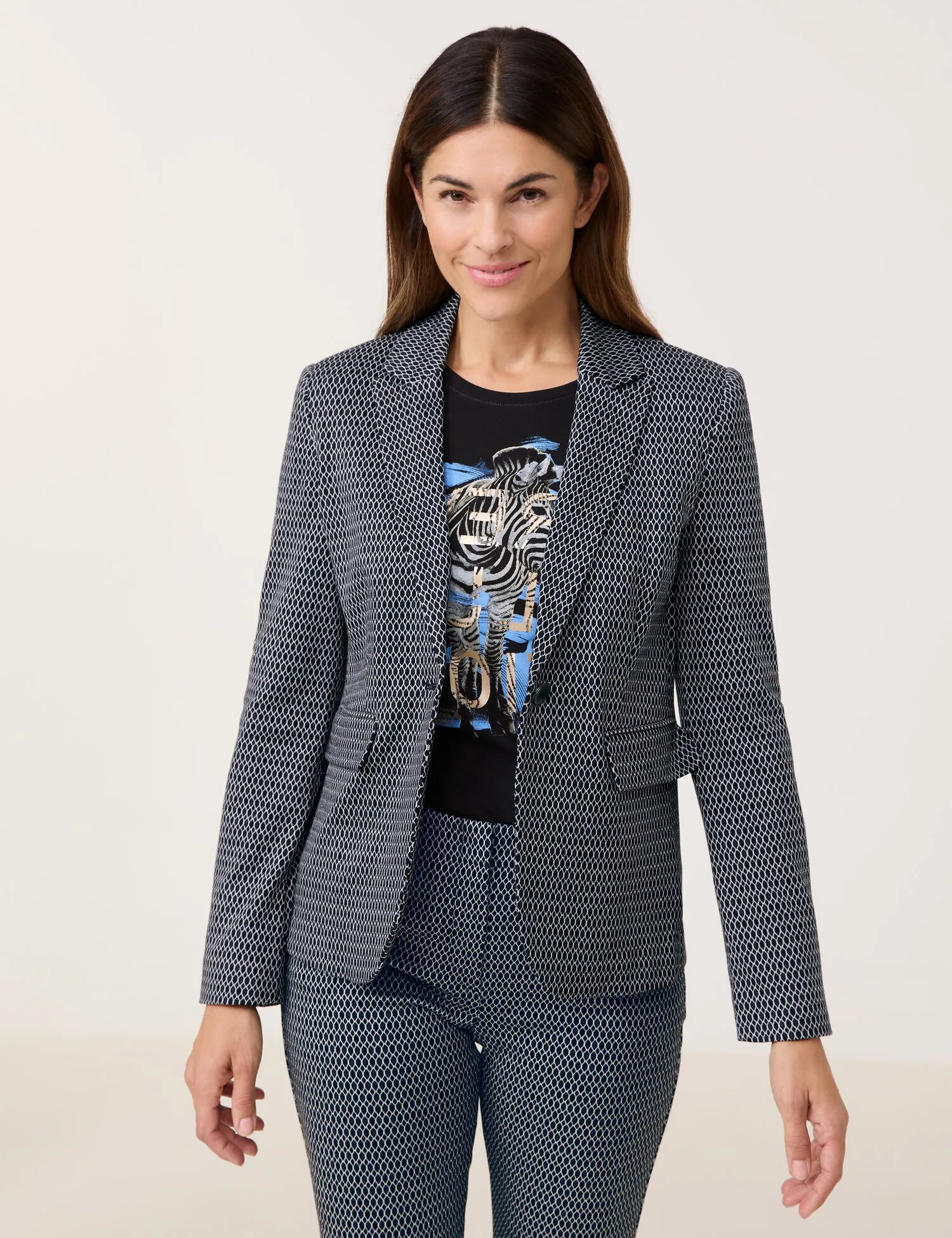 Fitted blazer made of jacquard