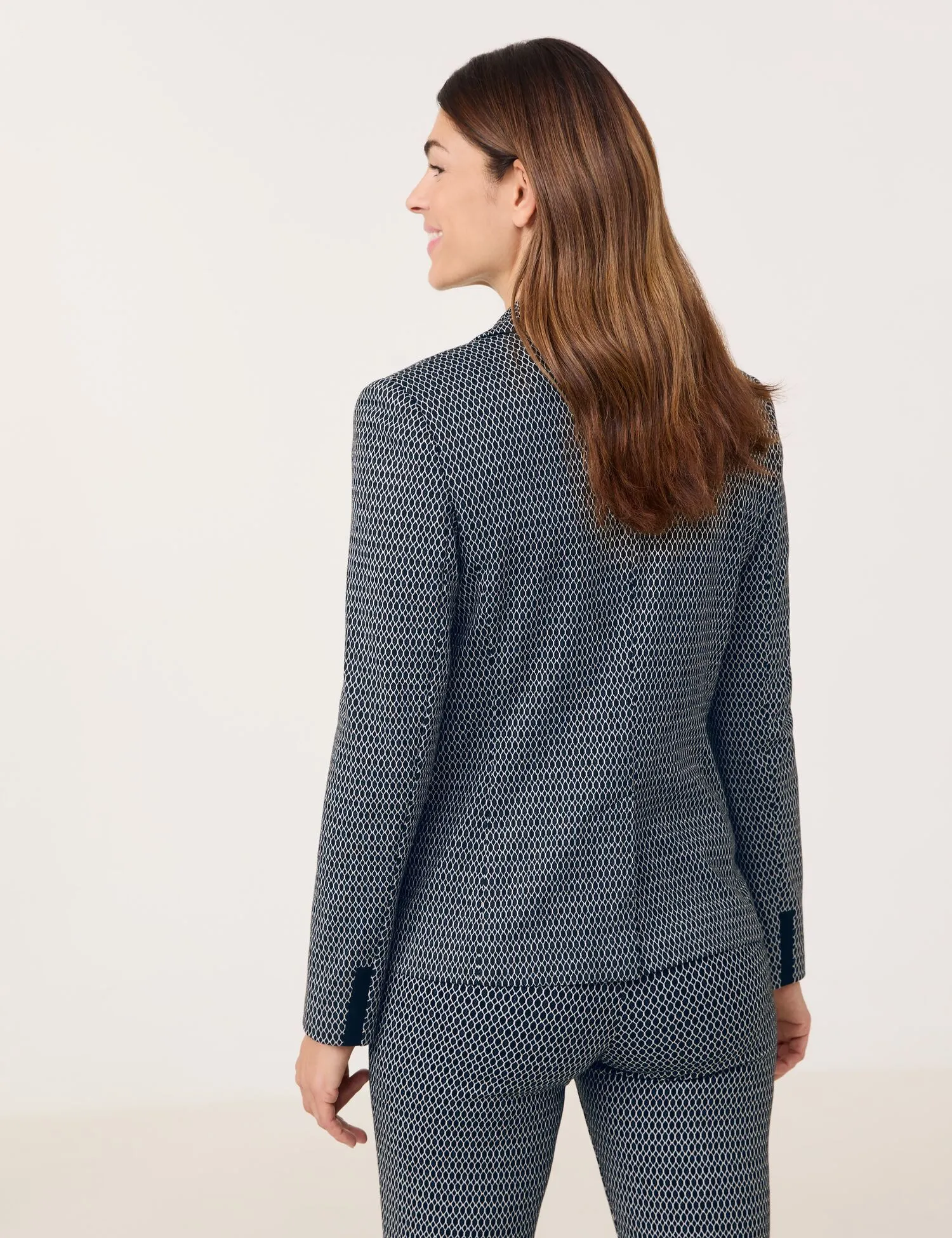 Fitted blazer made of jacquard