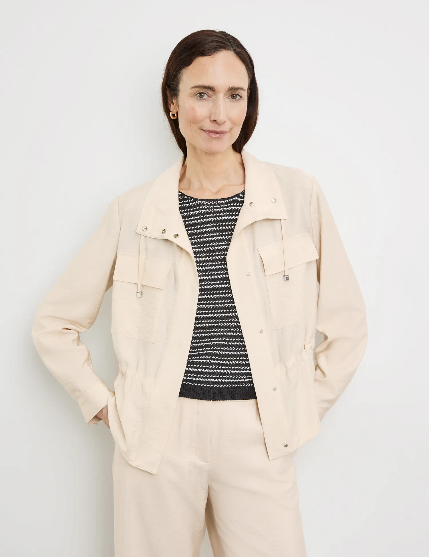 Lightweight blazer jacket with a drawstring