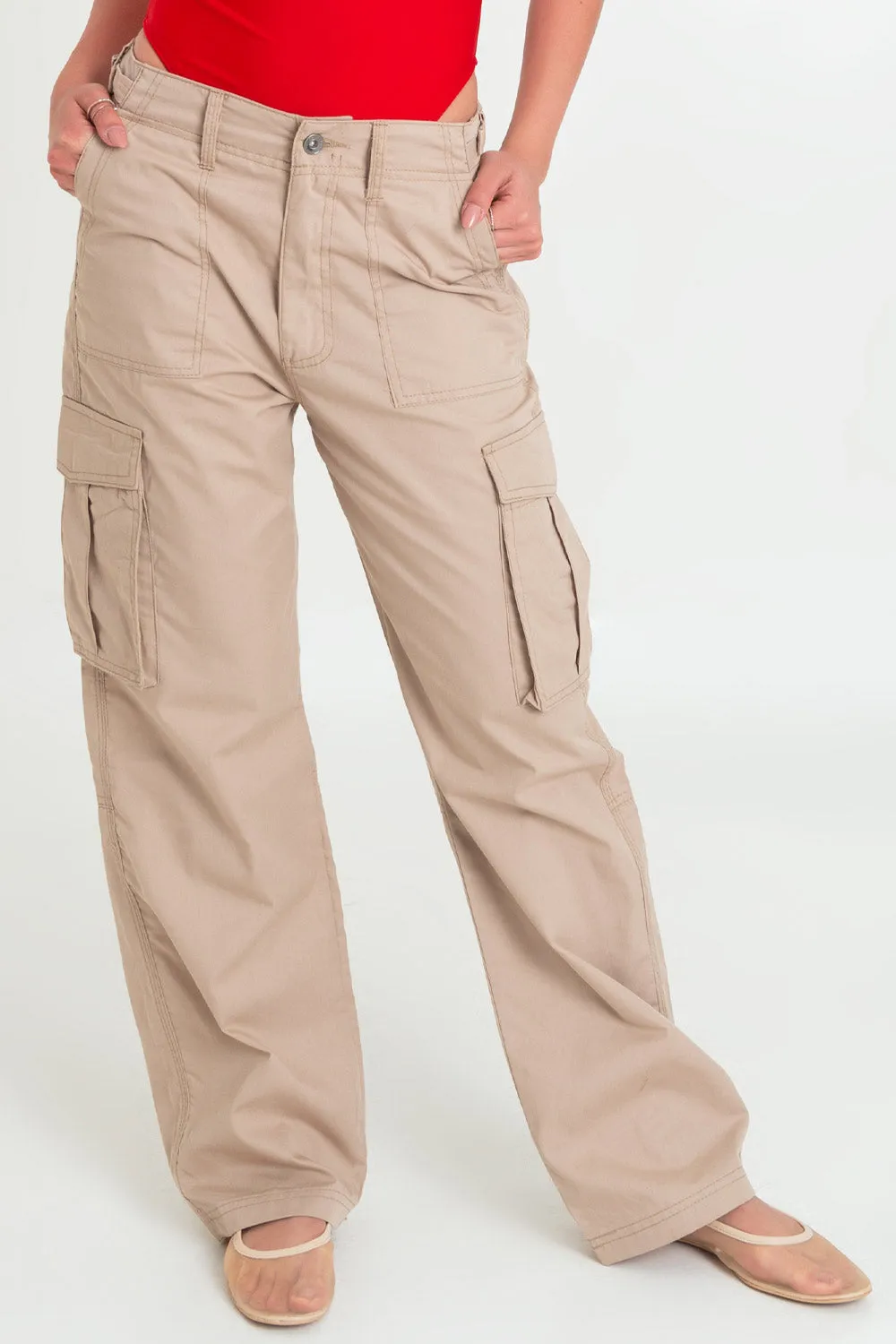 Pantalón cargo de fit recto con hebillas