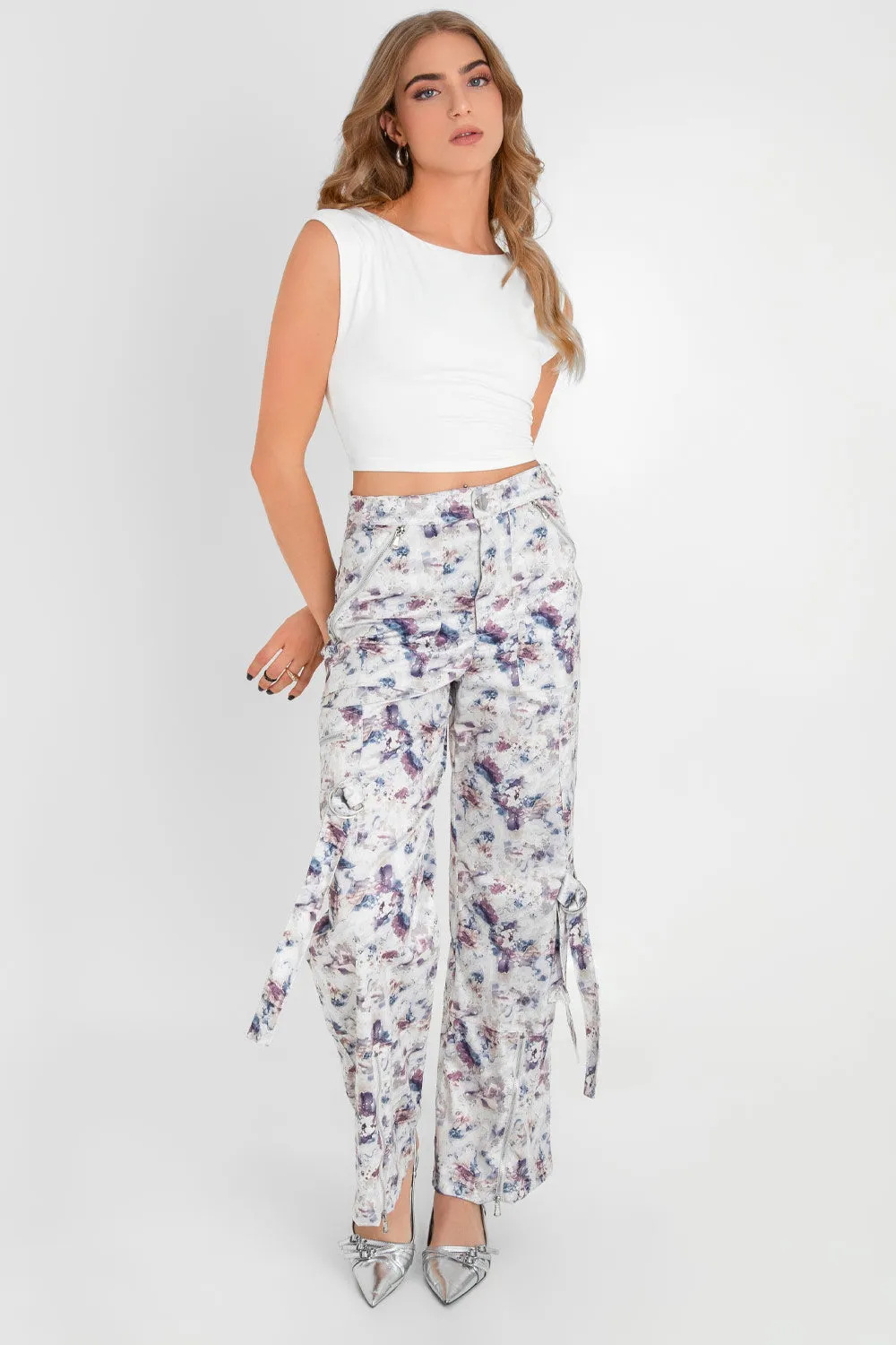 Pantalón cargo estampado satinado