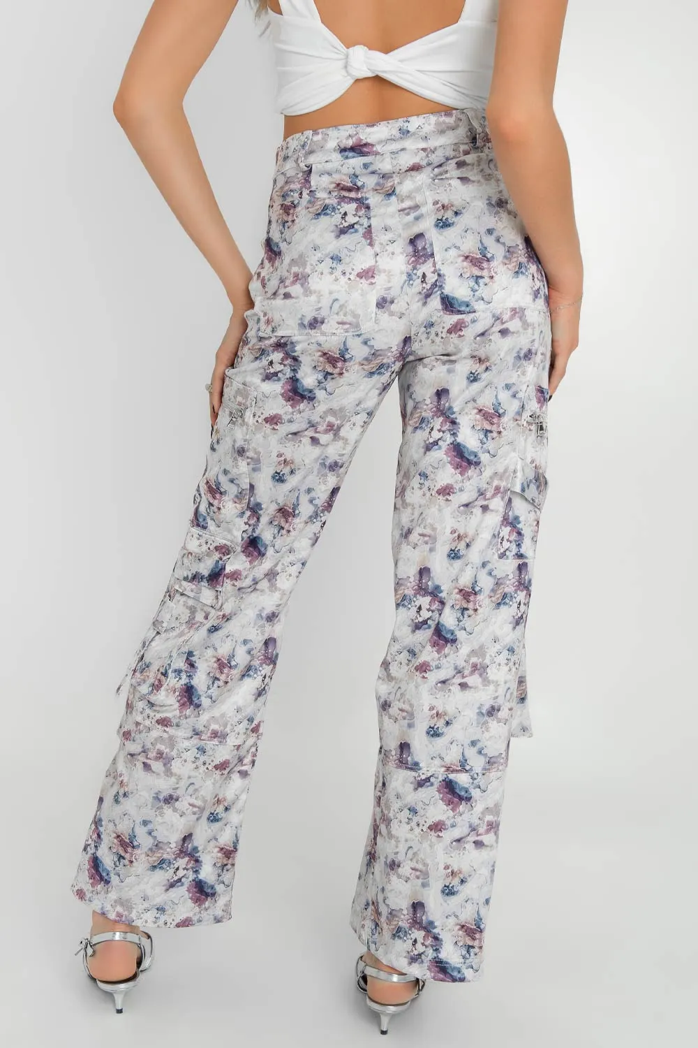 Pantalón cargo estampado satinado