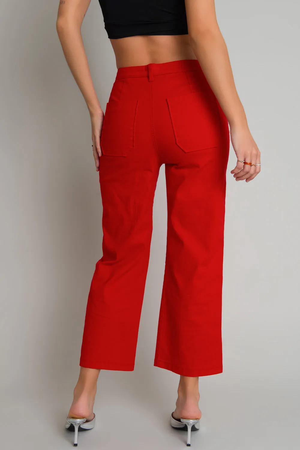 Pantalón cropped flare con botones marineros