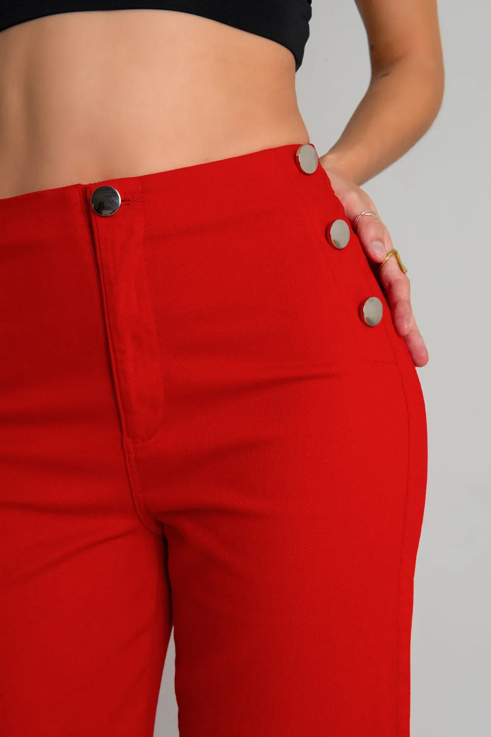 Pantalón cropped flare con botones marineros