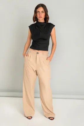 Pantalón fit wide leg con pinzas botón contraste