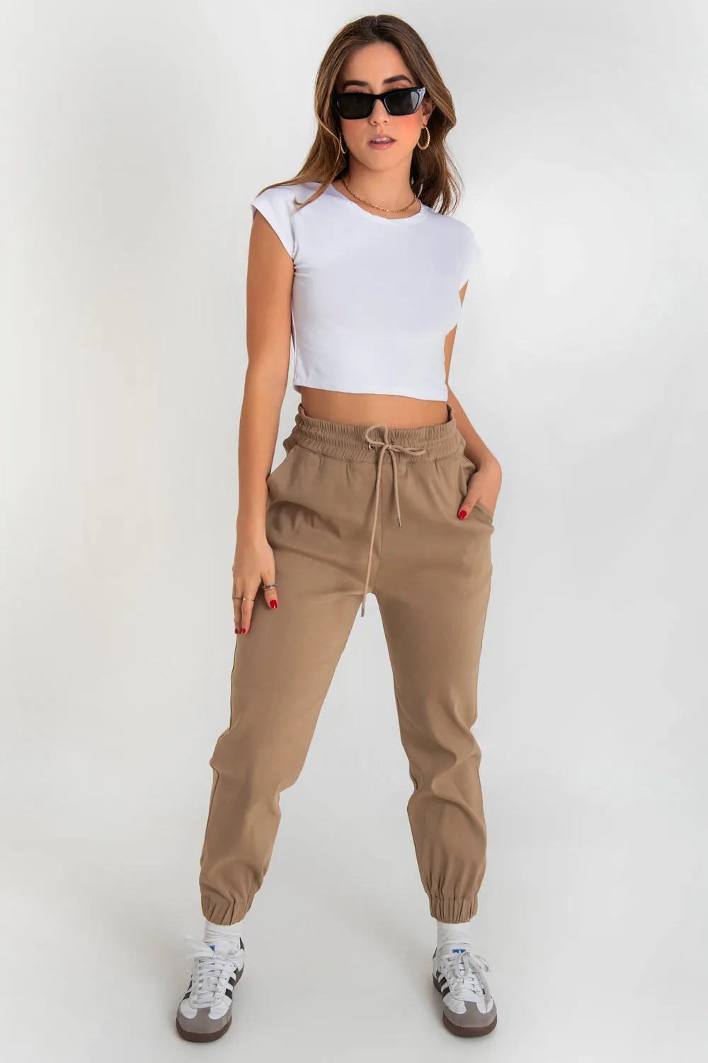 Pantalón jogger fit recto con jareta