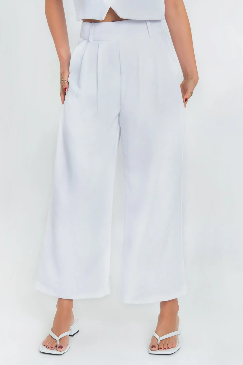 Pantalón ligero de fit culotte con pinzas