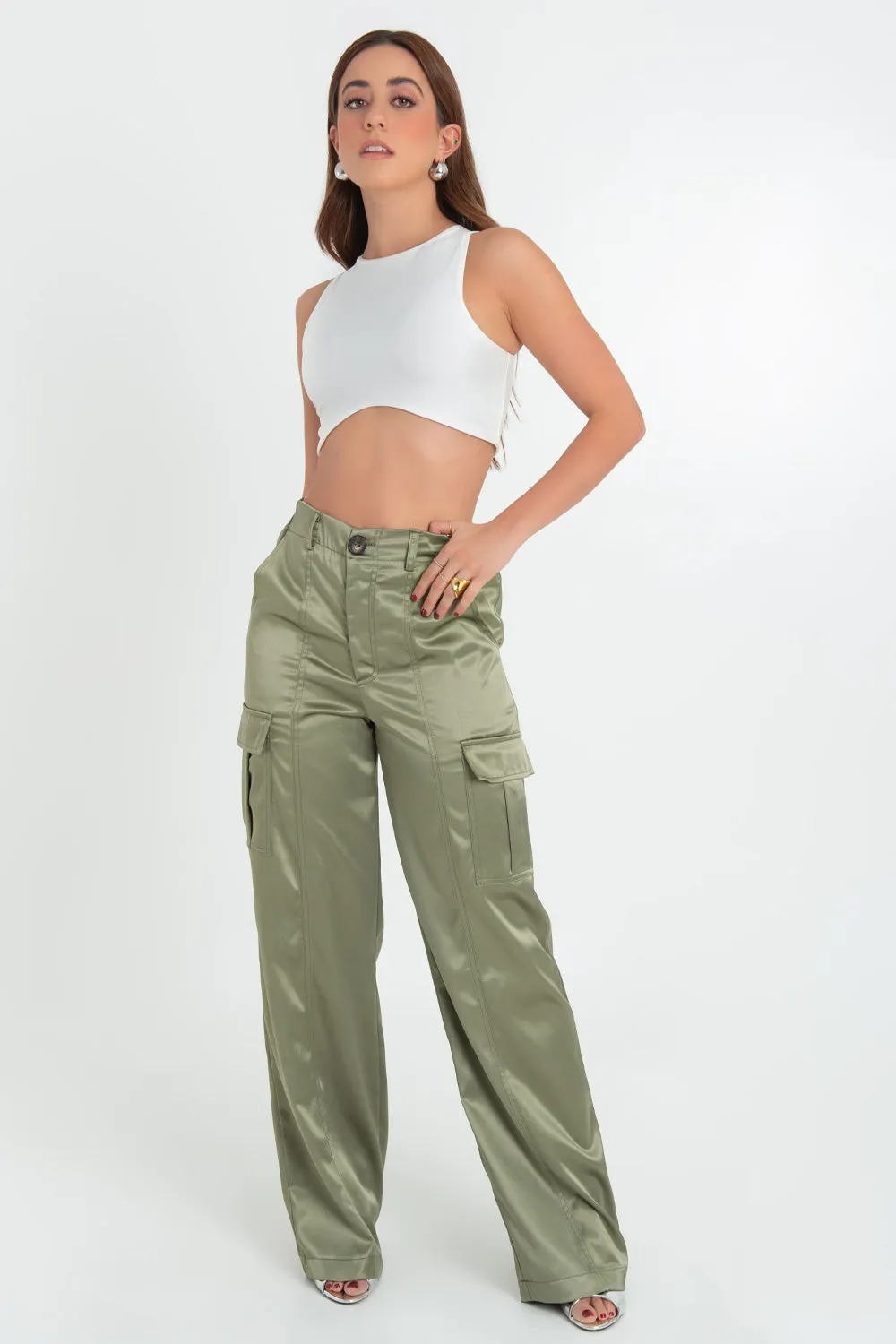 Pantalón satinado cargo wide leg fit