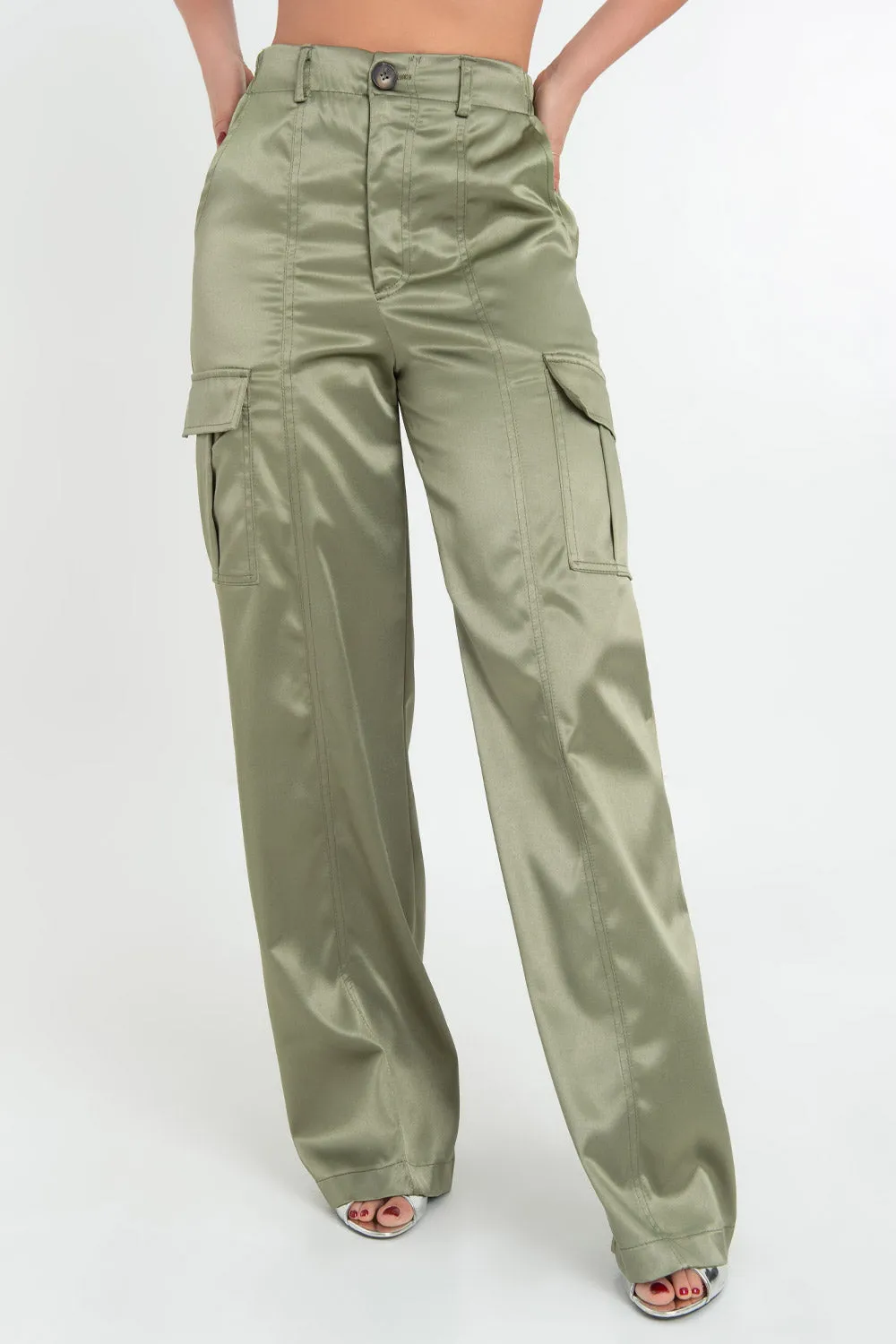 Pantalón satinado cargo wide leg fit