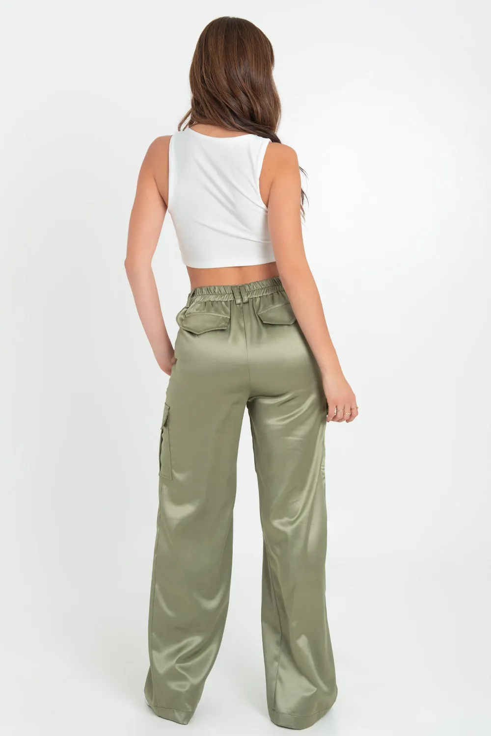 Pantalón satinado cargo wide leg fit