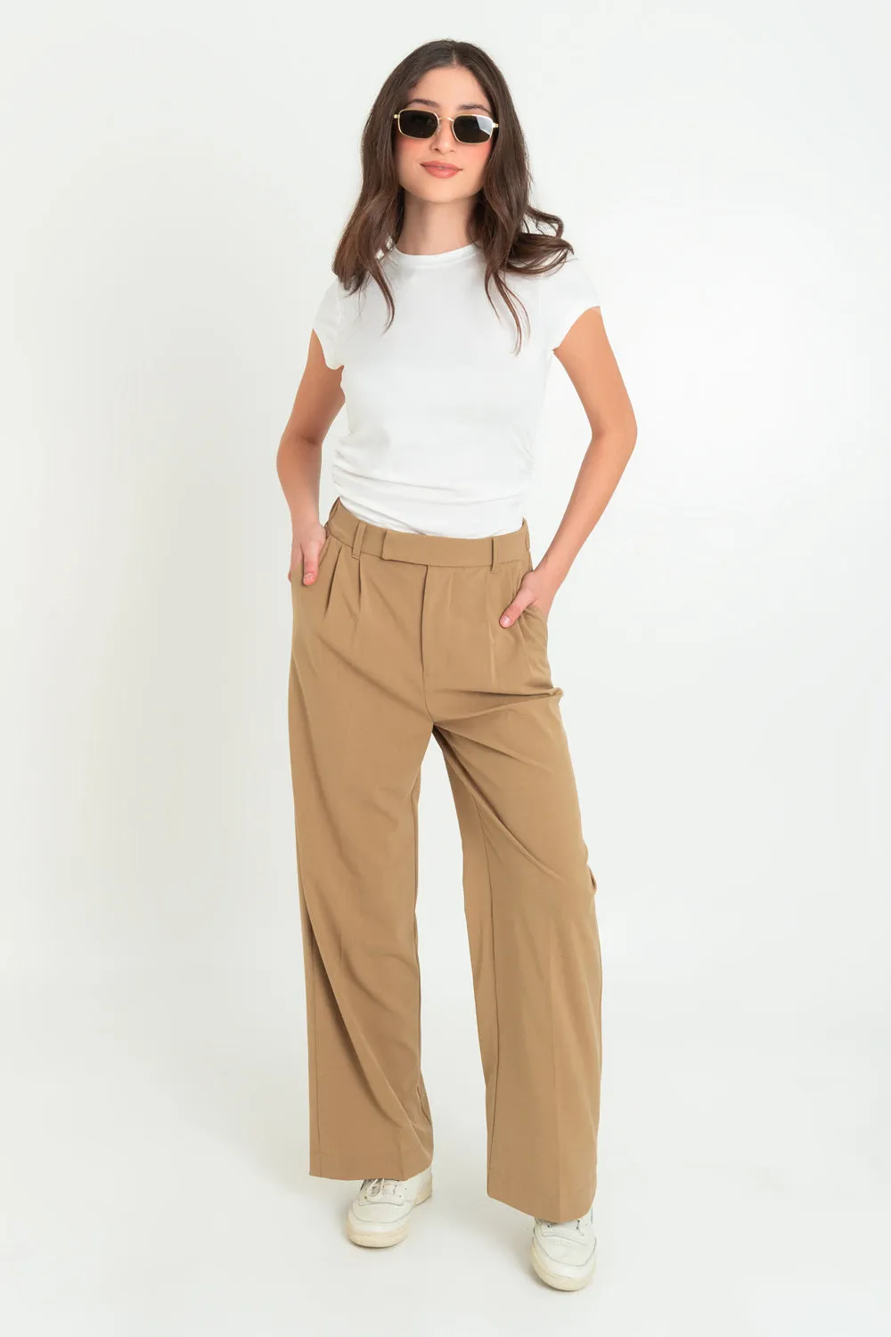 Pantalón wide leg de cintura alta con pinzas