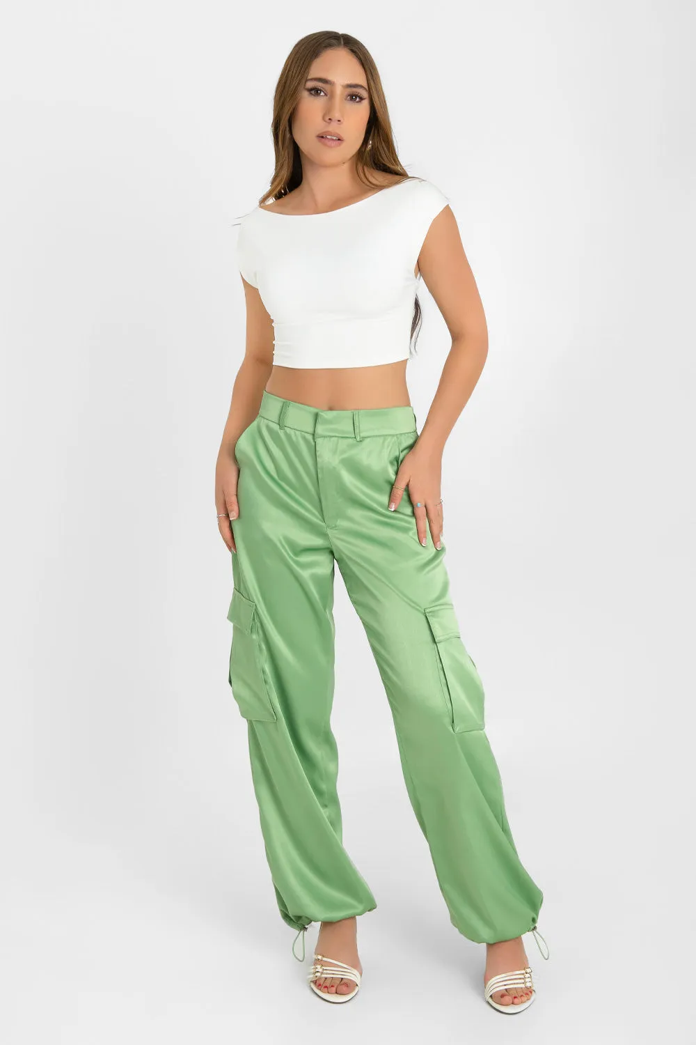 Pantalón wide leg fit satinado cargo