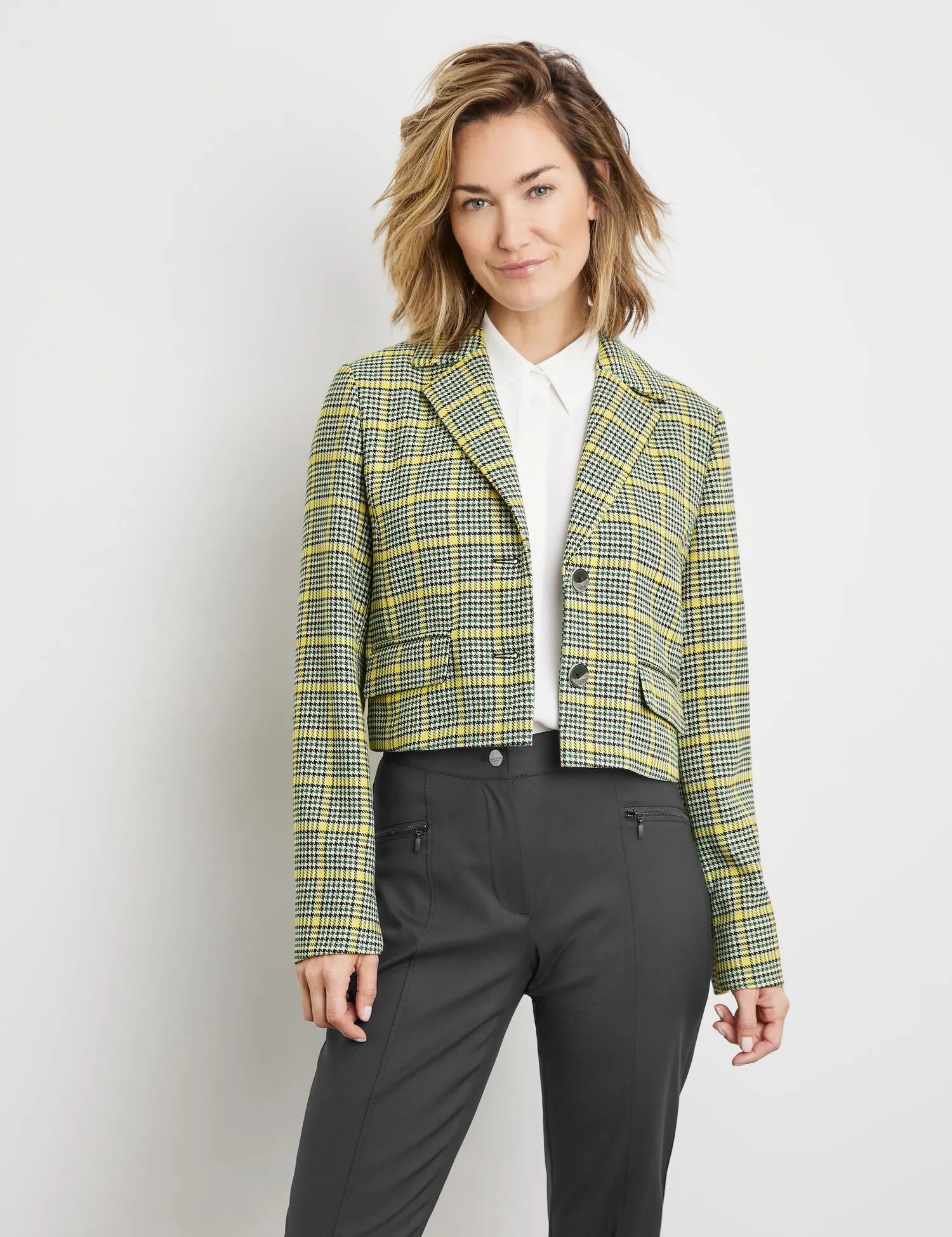 Short blazer with a check pattern