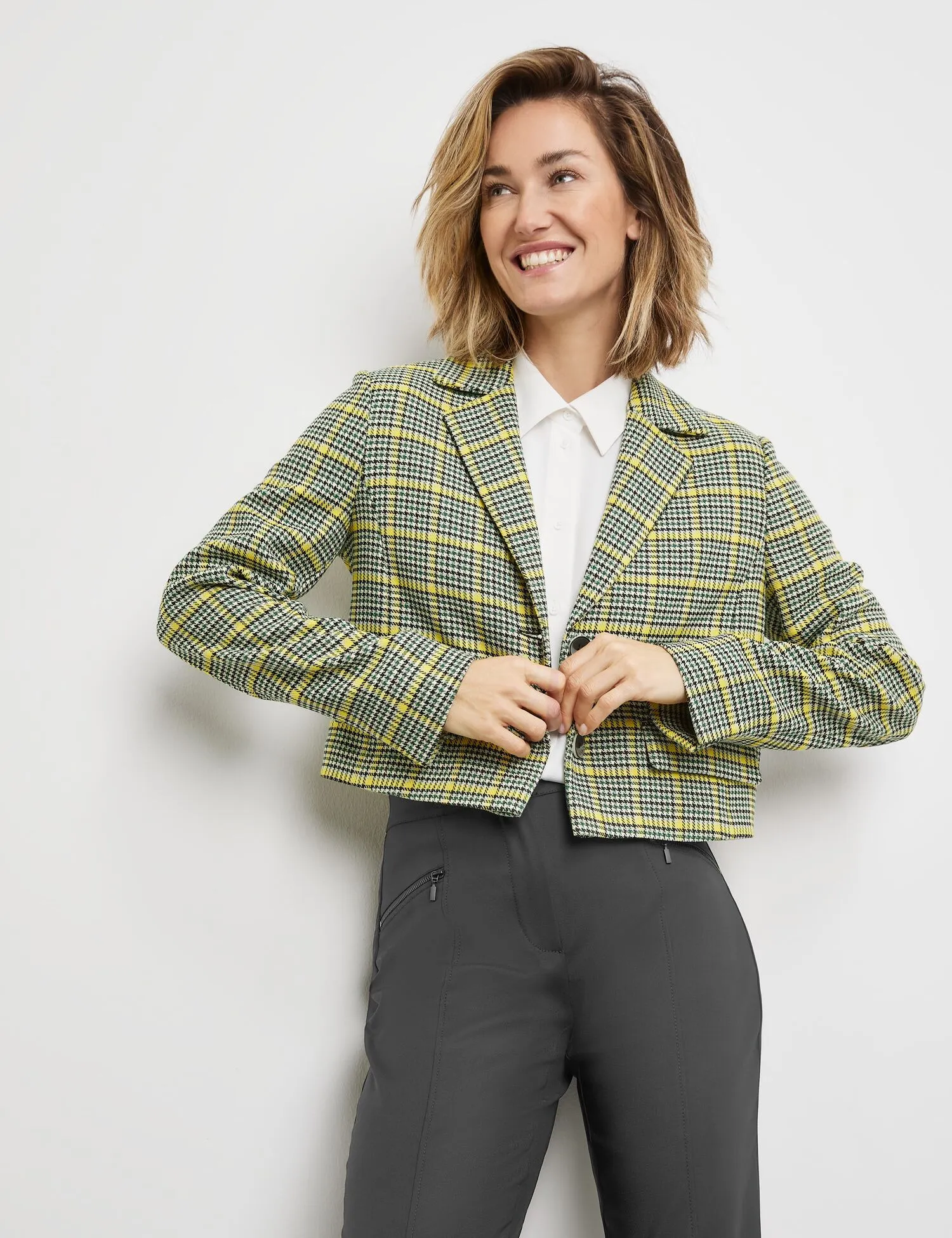 Short blazer with a check pattern