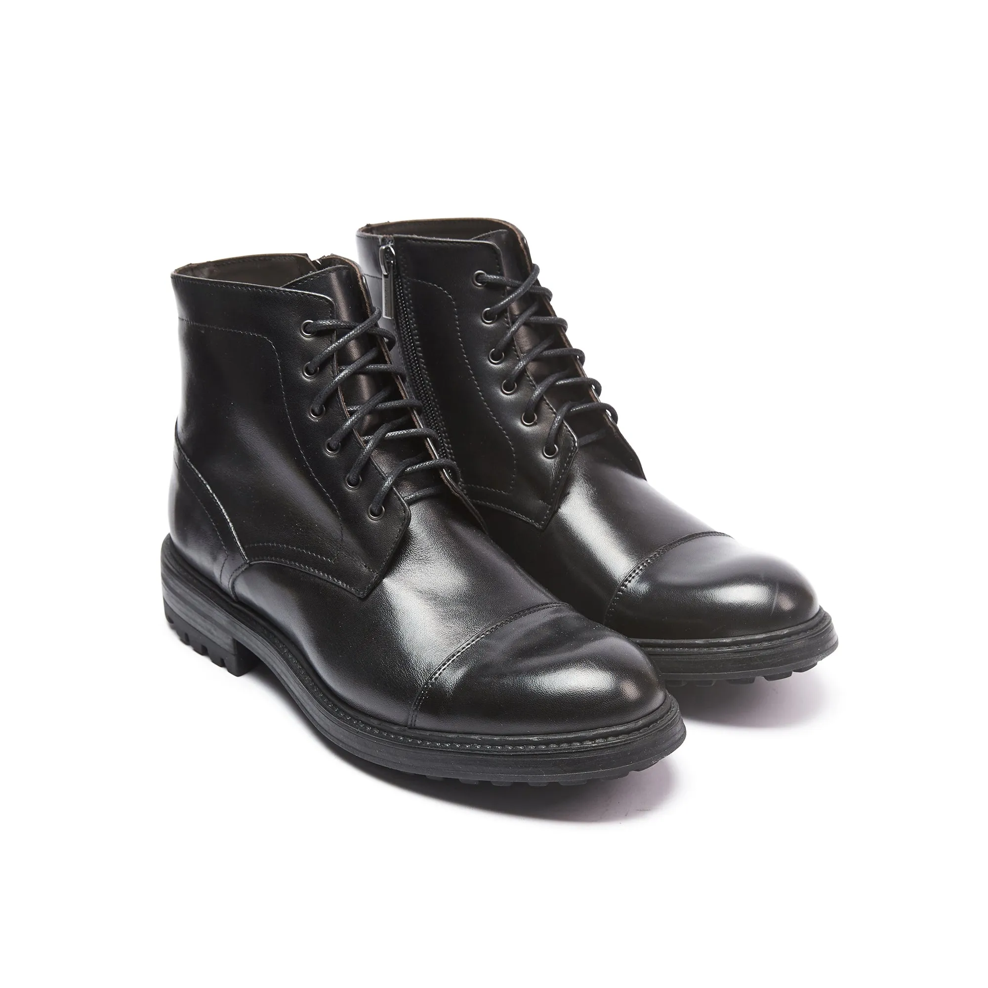 Toe cap ankle boot black