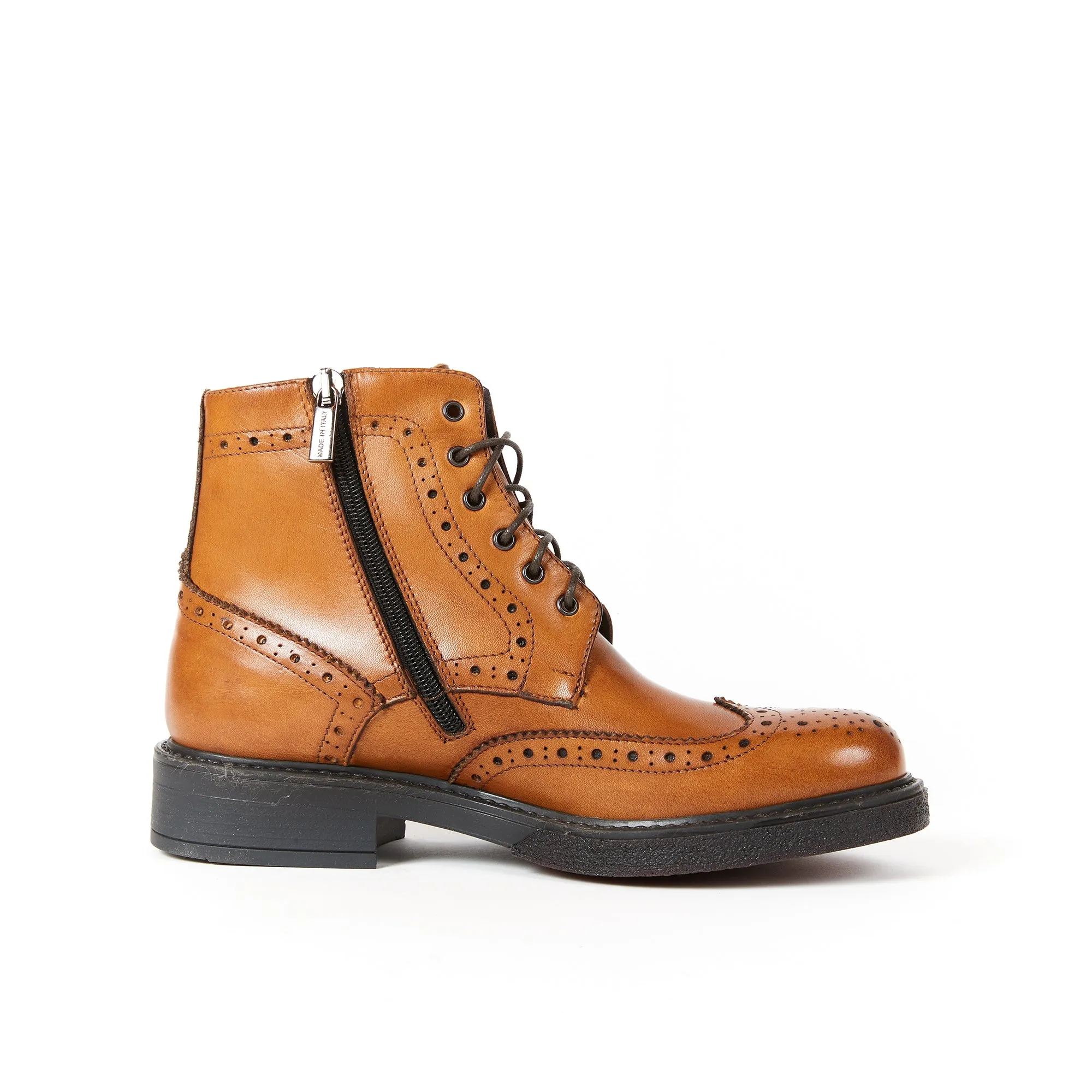 Wing cap laced boot cognac brown