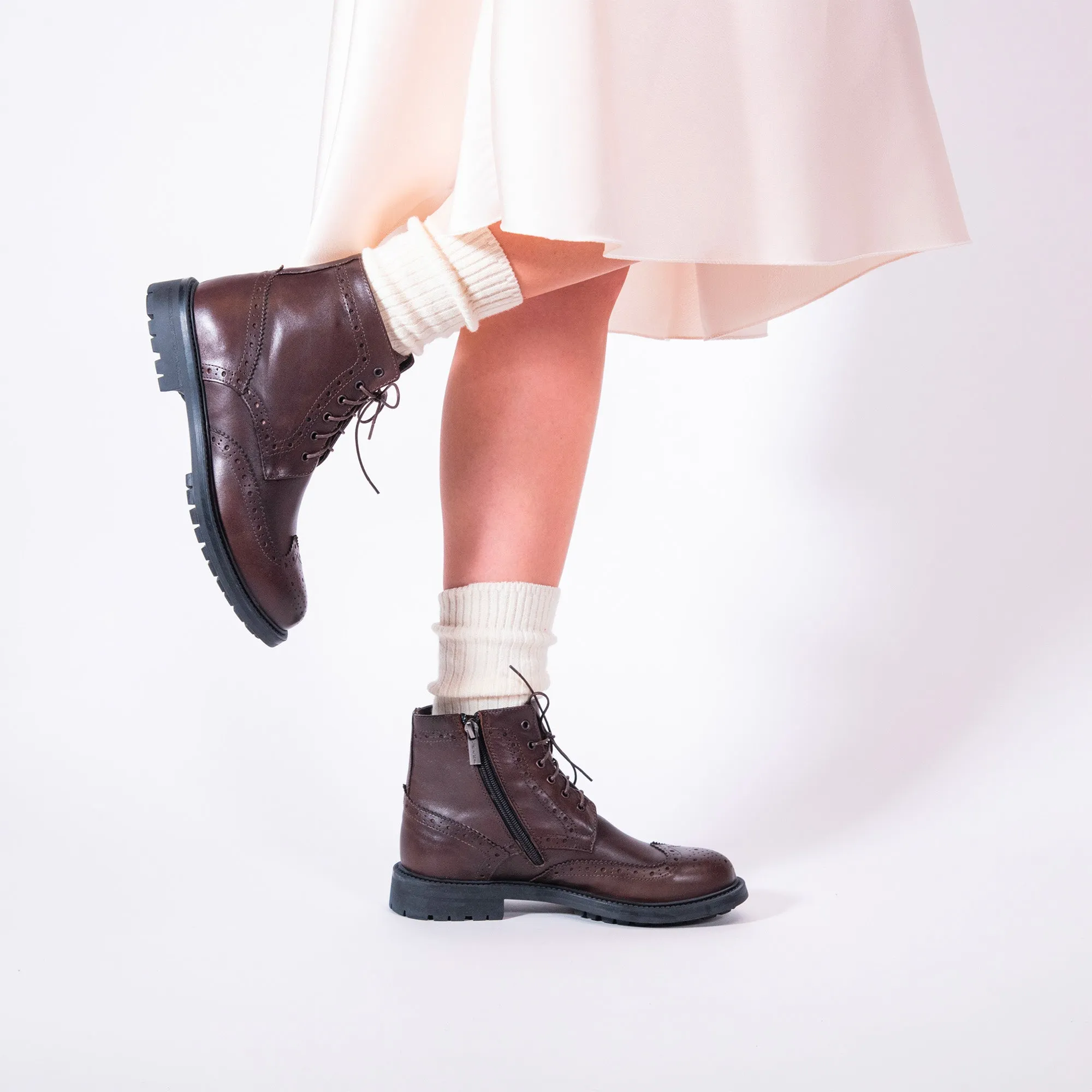 Wing cap laced boot dark brown